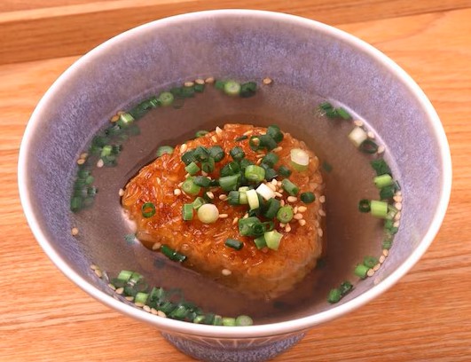 焼きおにぎりの出汁茶漬け